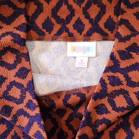 Lularoe stretchy small ladies skirt - Picture 3 of 4